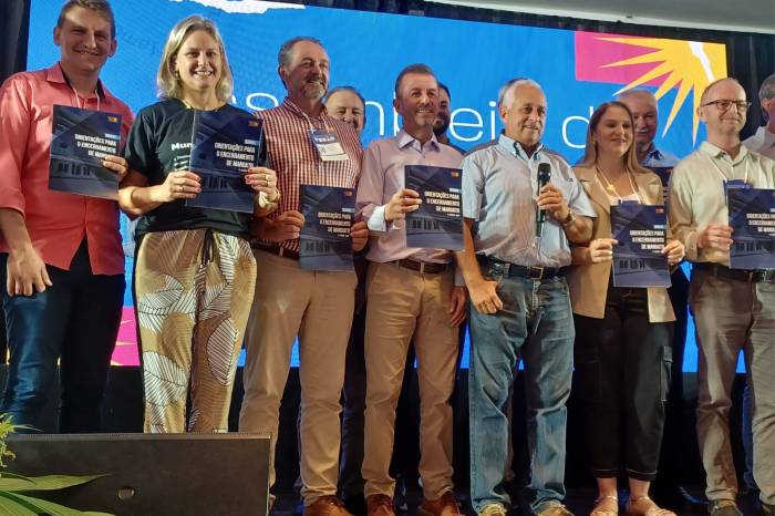 Evento realizado na cidade de Xangri-Lá reuniu autoridades e debateu o desenvolvimento dos municípios gaúchos. Prefeita de Pelotas convidou os participantes para o Connex nos dias 13, 14 e 15 de março