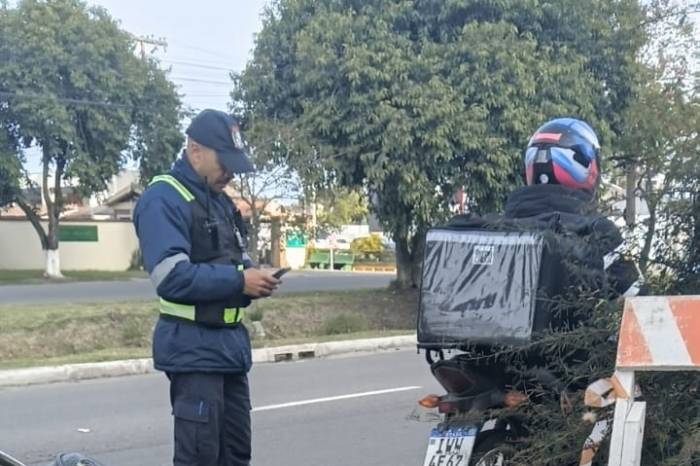 Ação realizada por gentes de Trânsito e Guarda Municipal constata 11 infrações e recolhe duas motos a depósitos credenciados