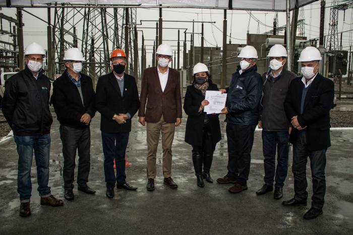 Vice-prefeito presencia o ato que permite o início das atividades de linhas de transmissão de energia em 14 municípios do Estado