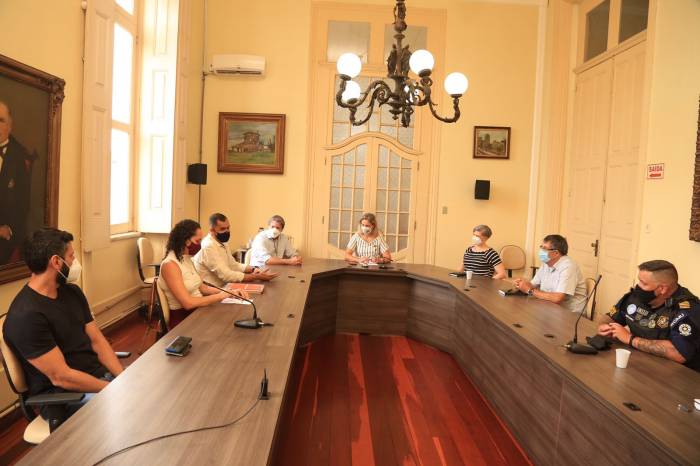 Prefeita recepciona comitiva de Francisco Morato, que está na cidade para conhecer as ações da política pública de segurança implantada pela Prefeitura