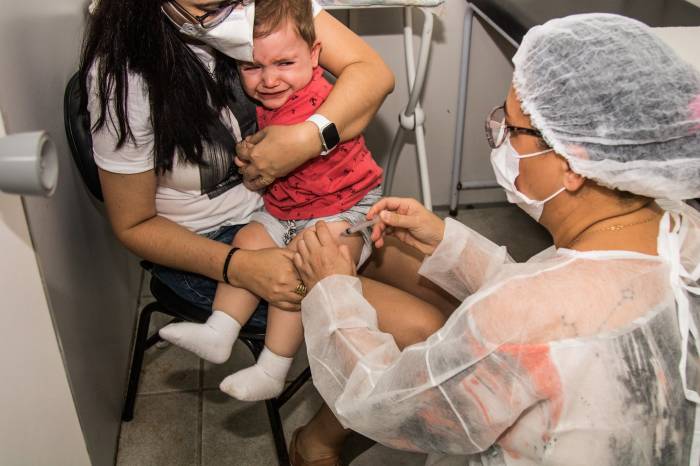 A partir de segunda-feira (26), todas as crianças entre seis meses e menores de seis anos já podem receber a imunização