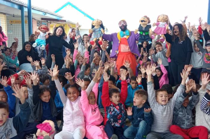 Centenas de alunos de 46 escolas entregaram trabalhos relacionados ao tema No Trânsito, Escolha a Vida