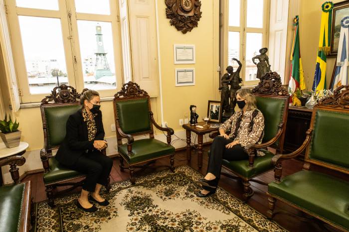 Prefeita recebeu a visita de Regina Becker, titular da pasta da Igualdade, Cidadania, Direitos Humanos e Assistência Social no governo gaúcho