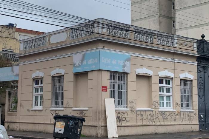 Vacinadores participam de curso de capacitação no local. Acompanhe atualização dos números de doses aplicadas