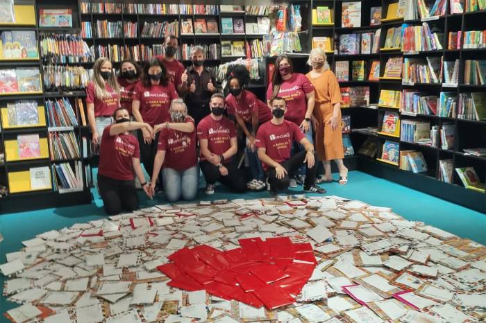 Através da campanha “Adote uma cartinha - o Papai Noel dos Livros”, Livraria Vanguarda entregou mais de mil exemplares aos pequenos atendidos pelo PIM no Município