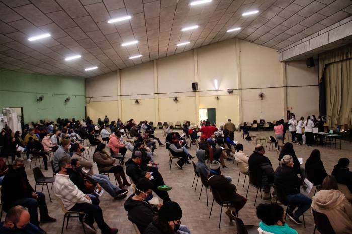 Nesta terça-feira (25), segue a aplicação da primeira dose para pessoas com comorbidades e deficiências permanentes com idades entre 18 a 59 anos