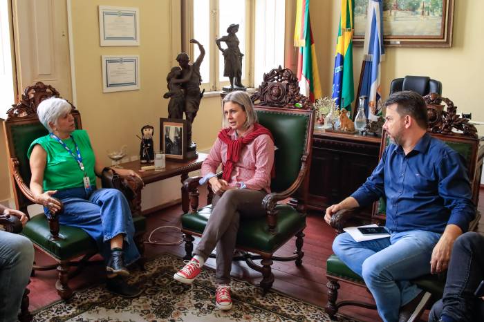 Foram apresentadas informações sobre Cadastro Único e Programa Bolsa Família, para acompanhamento da população atingida pela enchente, contemplada com auxílios dos governos estadual e federal