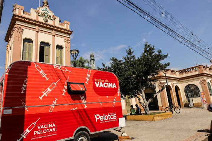 Entre os dias 11 e 15, estrutura itinerante de vacinação passará pelo Fragata, Três Vendas, Areal e Centro, para aplicar vacinas contra o coronavírus e outras doenças