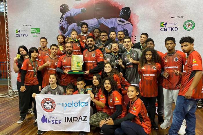 Foram classificados 35 jovens do projeto Quem Luta Não Briga, que compõe o eixo de prevenção do Pacto Pelotas pela Paz. A equipe irá participar de evento nacional no Estado de Goiás neste fim de semana