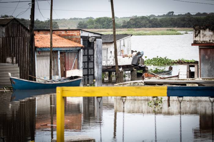 Benefício anunciado pelo governo federal prevê ajuda de custo no valor de R$ 5,1 mil para famílias atingidas pela água. Equipes da Prefeitura realizam nesta quarta (5) o processo de encaminhamento dos dados