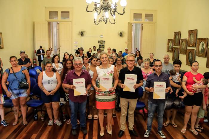 Quase sete mil lotes já foram regularizados. Moradores dos loteamentos Mauá e Ceval receberam os documentos nesta quinta-feira (16)