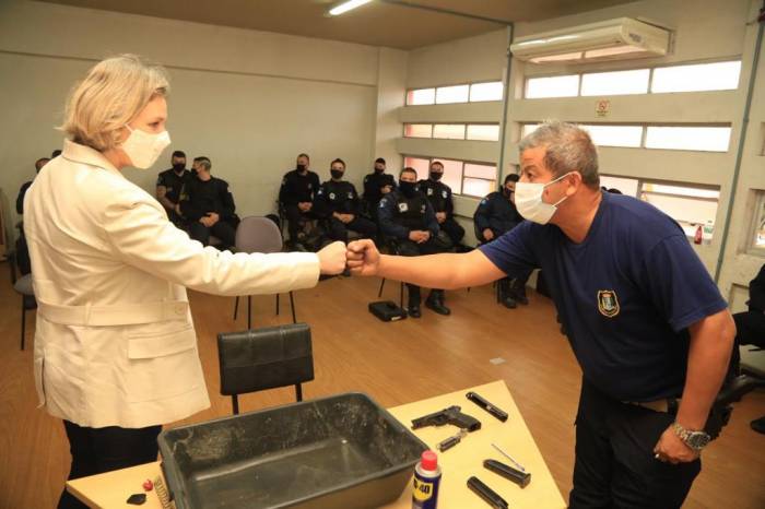 Agentes municipais nomeados em 2020 participam de curso de manuseio e operação correta de armamentos