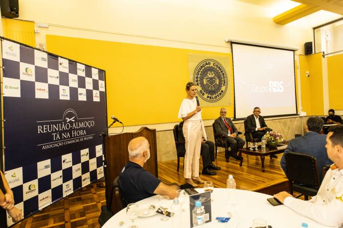 Lideranças políticas e empresariais locais e de Rio Grande se encontraram na reunião-almoço Tá na Hora para debater sobre a economia da região sul