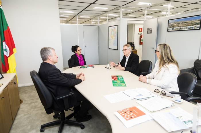 Vice-prefeito e titular da Secretaria de Desenvolvimento Rural participou de reuniões nas secretariais estaduais de Desenvolvimento Rural e de Agricultura