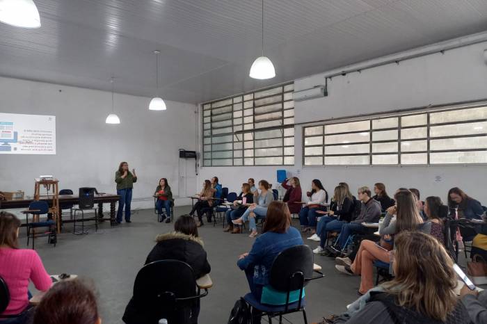 Objetivo é qualificar profissionais para facilitarem o acesso dos usuários a direitos sociais