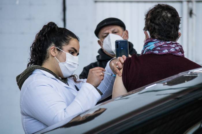 3.125 pessoas foram vacinadas contra a Covid-19 nesta terça-feira