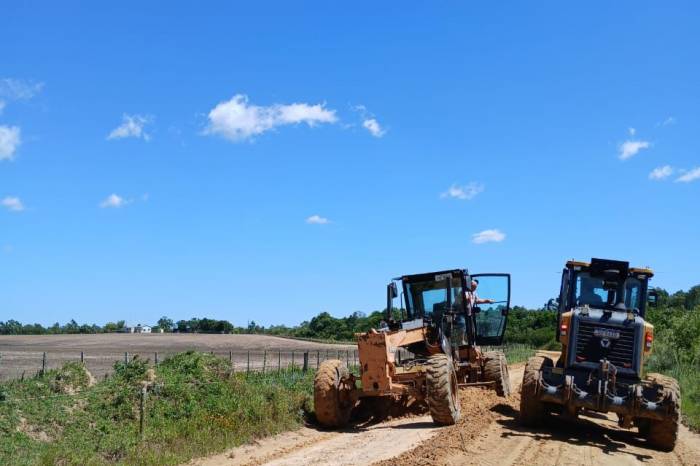 Zeladoria na zona rural foi reorganizada para contemplar trajetos de escoamento da produção e encerrar o ano com maior abrangência de manutenção viária