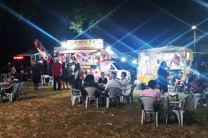 A praça de alimentação da Passarela do Carnaval 2026 fica localizada na Praça Tamandaré, entre as ruas Dona Mariana e Xavier Ferreira