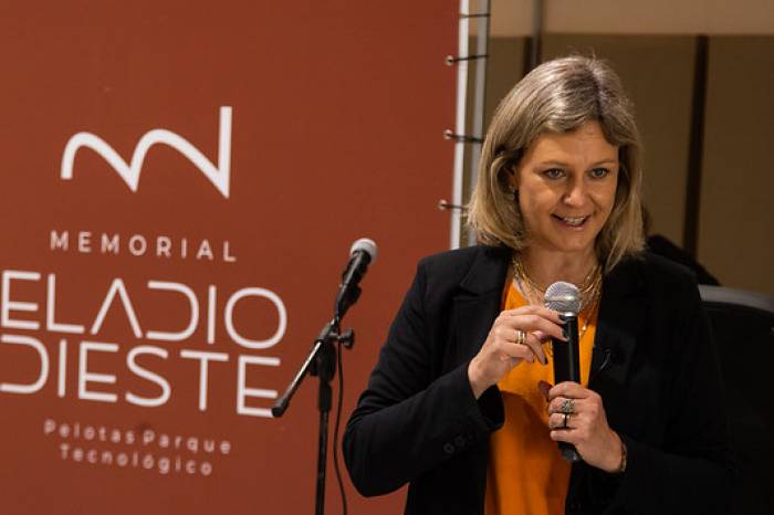 Prefeita Paula Mascarenhas acompanha evento. Marca e projeto arquitetônico do memorial são apresentados e o espaço deve ser inaugurado em 2022, durante as comemorações de 210 anos de Pelotas