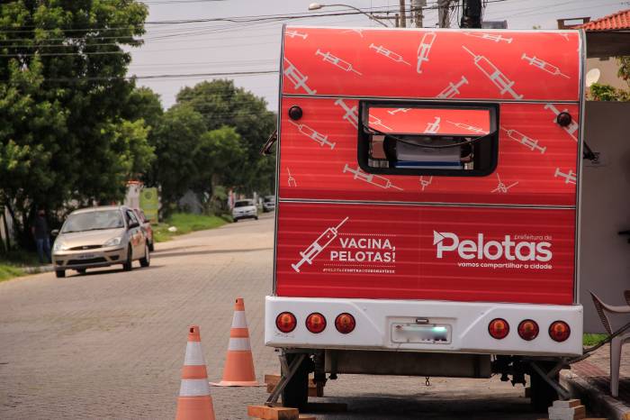 Unidade móvel de vacinação estará disponível na região do Centro e no Areal na segunda e terça-feira. No restante da semana, a estrutura passará por manutenção