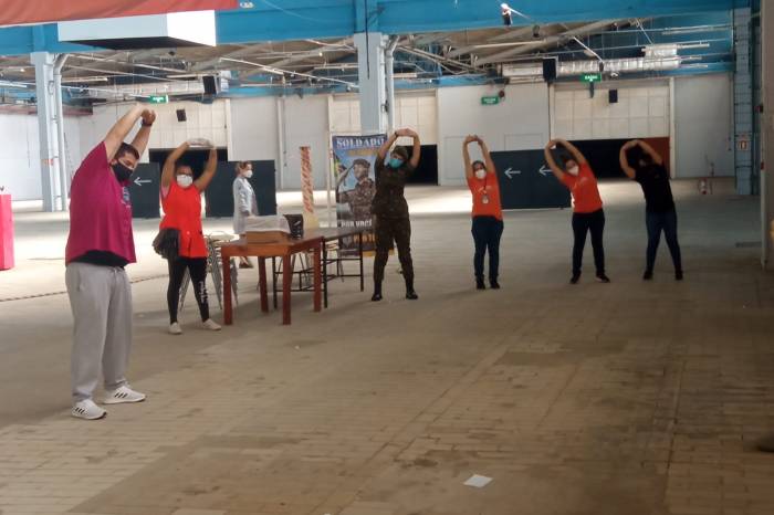 Agentes de Trânsito e profissionais de saúde participaram de ginástica laboral. Atividade melhora a qualidade de vida e mostra a importância da realização de exercícios físicos