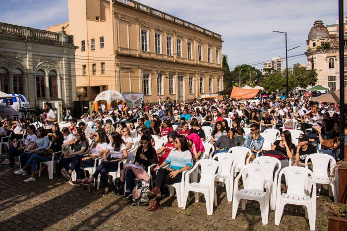 Iniciativa da Prefeitura, atividade reunirá estudantes que desejam se preparar para a prova do Enem 2022. Inscrições já estão abertas e ingressos podem ser retirados na banca 45 do Mercado Central