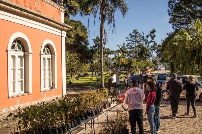 Ação conjunta entre a prefeitura e o programa de rádio 13 Horas movimentou o Parque da Baronesa neste sábado.