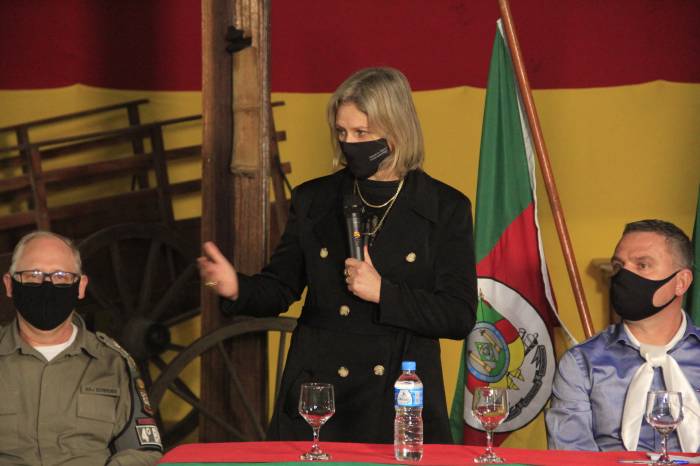 CTG Os Farrapos sediou a sessão solene realizada pela Câmara de Vereadores, em homenagem àqueles que trabalham em prol da cultura gaúcha e que colaboram com a divulgação e expansão do tradicionalismo