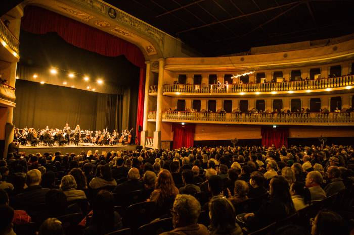 Apresentação reuniu autoridades e centenas de pelotenses no Theatro Guarany