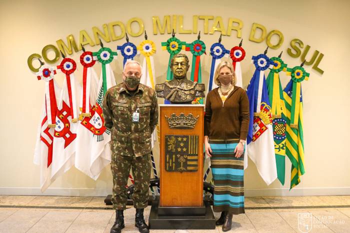 Na capital gaúcha, Paula também visitou o comandante da 3ª Região Militar. Parceria entre Prefeitura e Exército foram reforçadas