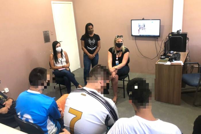 Adolescentes e responsáveis reaprendem a se relacionar com o suporte das equipes da Prefeitura