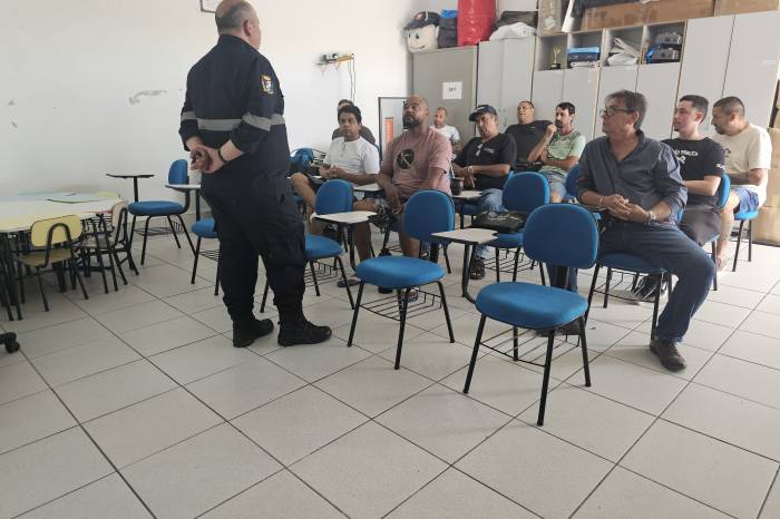 Prefeitura oferece o conteúdo, conforme lei municipal