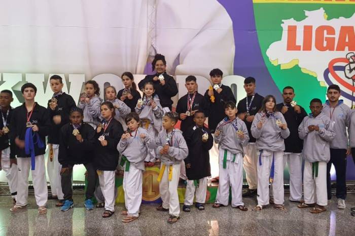 Dos 21 atletas dos núcleos Dunas, Vila Santos Dumont e Ginásio Karosso que participaram do evento, 15 jovens conquistaram primeiro ou segundo lugar no evento que reuniu mais de mil participantes