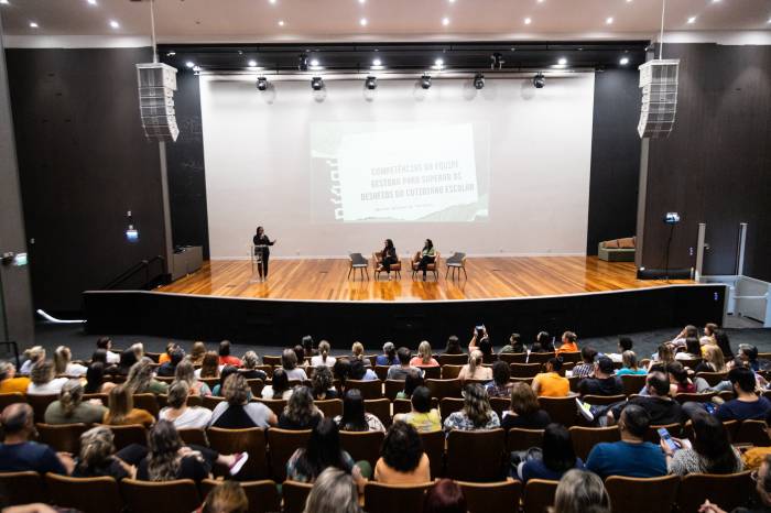 Atividade promovida pela Prefeitura, com apoio do Sebrae e do Sicredi, busca fortalecer competências da equipe gestora para superar desafios cotidianos nas escolas municipais