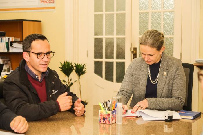 Lei nº 7.066, assinada pela prefeita Paula Mascarenhas nessa segunda-feira, altera os requisitos para prestação do serviço, bandeiras tarifárias, regramento para fixação de conteúdo publicitário e outras medidas