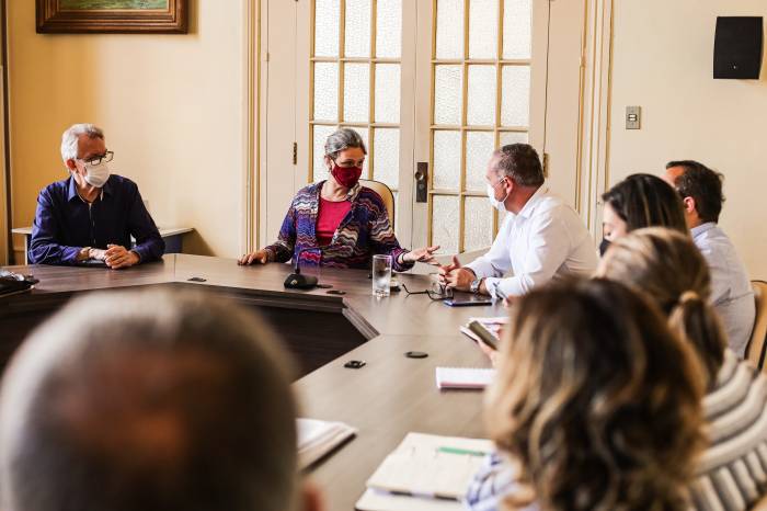 Prefeita e presidente do Legislativo municipal se reuniram hoje para tratar sobre as obras do prédio