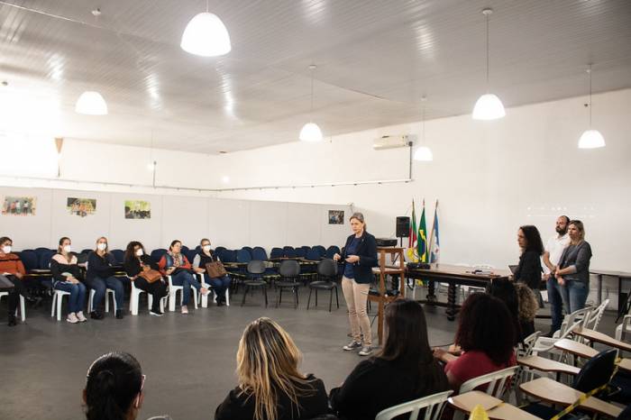 Coordenadores das escolas de Educação Infantil iniciaram capacitação para implantar a metodologia socioemocional nas escolas, para a prevenção da violência infantil. Programa integra o Pacto Pelotas pela Paz