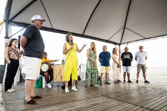 Cerimônia marcou o início oficial da temporada de verão na praia do Laranjal, com atividades realizadas pelo Sesc em parceria da Prefeitura