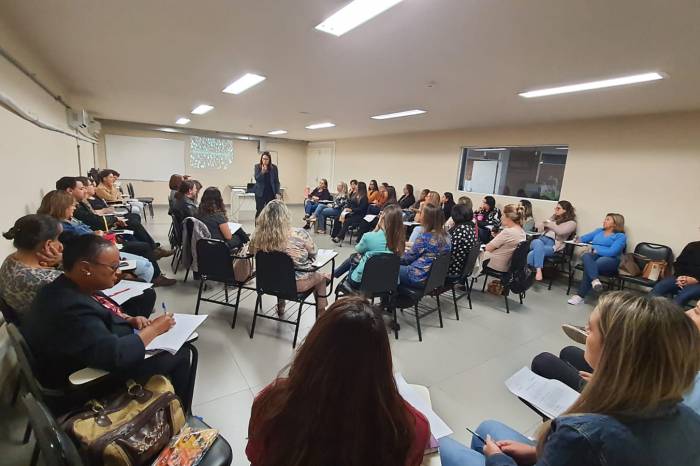Atividade voltada aos profissionais visa atualizar as interfaces sobre Proteção Básica e Proteção Social Especial