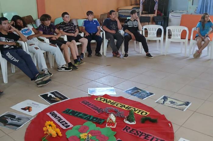 Integrantes de Pelotas do Conselho de Ensino Religioso do RS  levam conceitos de valores aos alunos