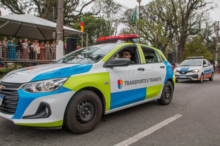 Município conta com 111 agentes que fiscalizam e controlam a mobilidade nas vias públicas