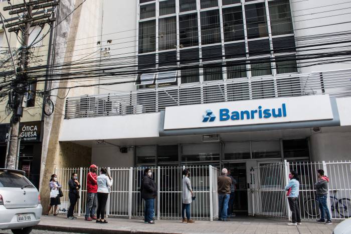 Agências abrem a partir das 9h para garantir melhor atendimento aos funcionários da Prefeitura que precisem atualizar seus cadastros