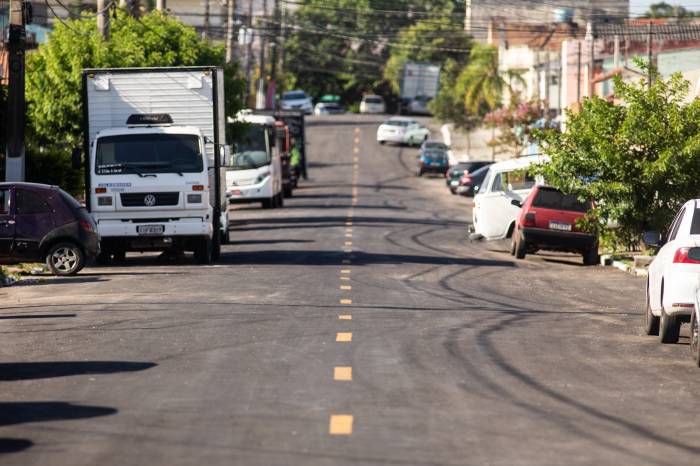 Rua Barão de São Luiz foi entregue pavimentada, entre a rua Ulysses Batinga e avenida Duque de Caxias, com sinalização horizontal e vertical e placas