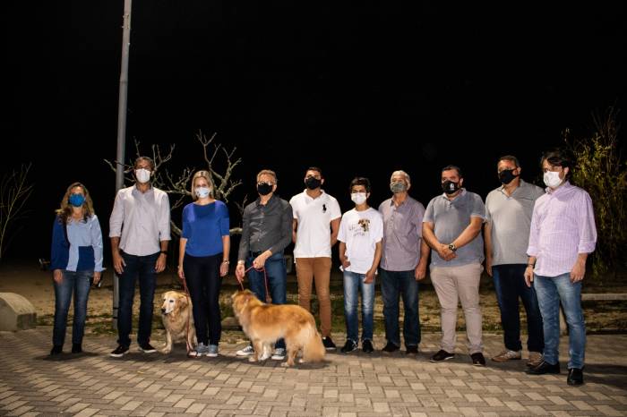 Visita à obra nas avenidas da orla da praia do Laranjal aconteceu na noite de quinta-feira (19). A execução do projeto foi garantida com recursos de emenda do parlamentar e contrapartida municipal