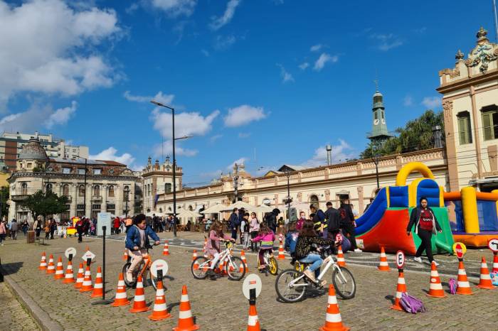 Palestras, cursos e atividades práticas foram realizadas, na última semana, para estudantes, taxistas e comunidade em geral. Seguem abertas, até sexta-feira (2), as inscrições para projetos de trânsito em escolas