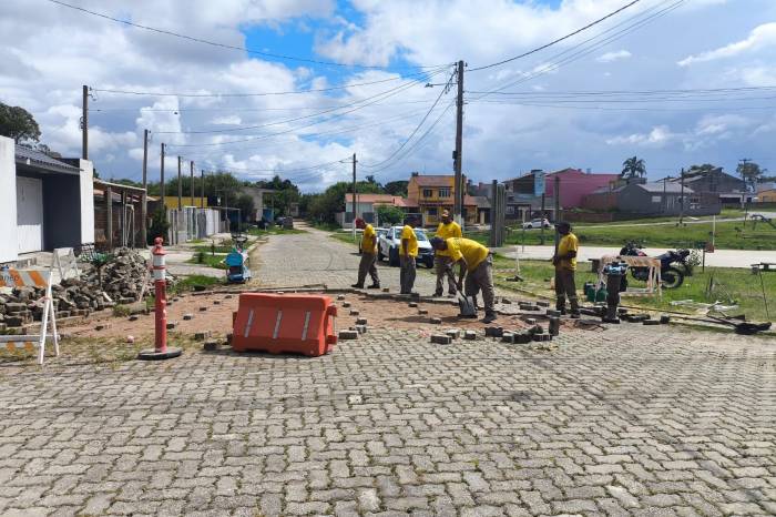 O serviço nas ruas de blocos do tipo Unistein teve início dia 29 de janeiro