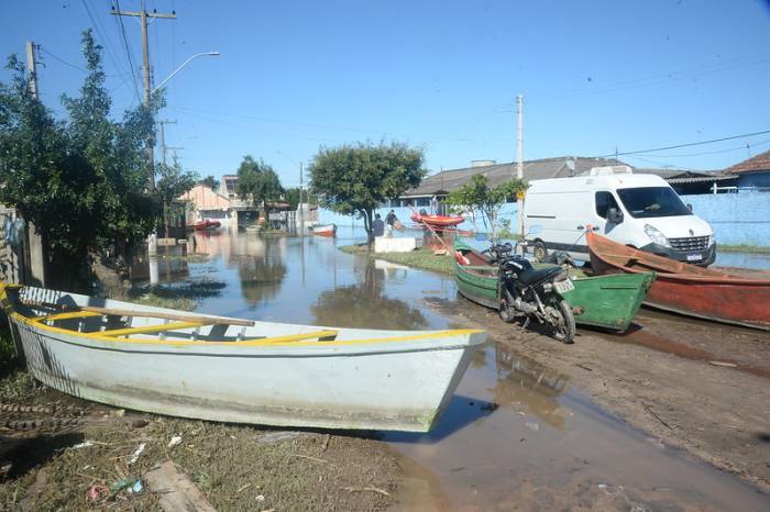 Prefeitura organiza atendimento de 24 horas na Colônia de Pescadores com apoio da Marinha do Brasil e Exército
