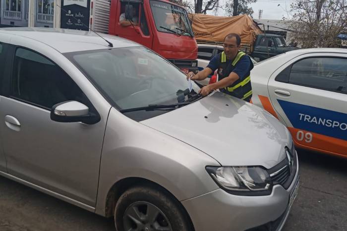 Agentes de Trânsito atuam há uma semana na principal avenida do bairro Fragata, com a Operação Duque de Caxias, para orientar sobre a implantação definitiva do corredor para ônibus, estacionamento no canteiro central e espaços para carga e descarga