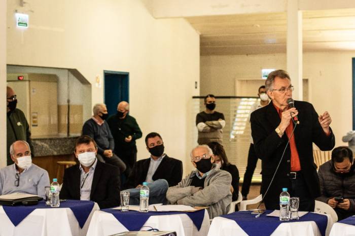 No encontro em Canguçu, prefeitos falaram sobre os primeiros 200 dias das administrações municipais. Evento também celebrou os 57 anos de fundação da entidade