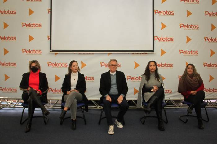 Vice-prefeito acompanhou a atividade, intitulada “Quem não denuncia também violenta!”, que busca capacitar os integrantes da rede municipal de proteção sobre o tema
